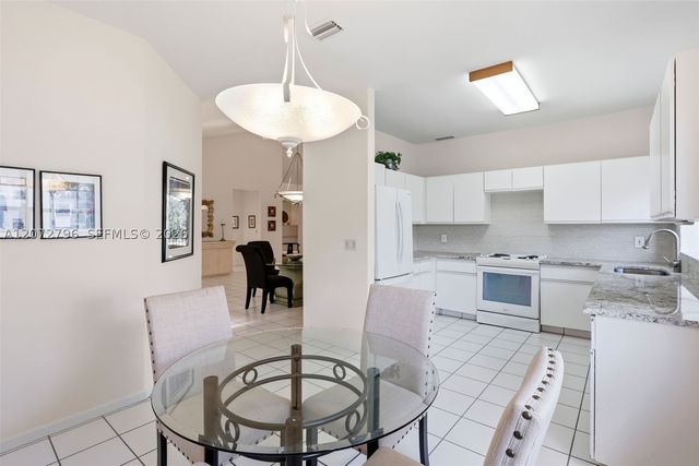11594 Briarwood Cir 4, Boynton Beach, FL 33437