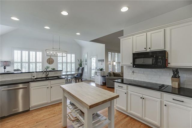 363 Durham Drive, Hoschton, GA 30548