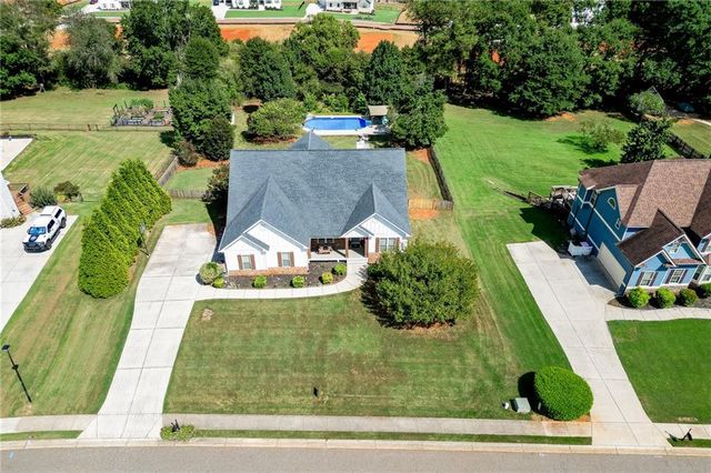 363 Durham Drive, Hoschton, GA 30548