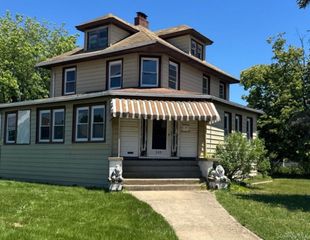 305 Roosevelt Avenue, Freeport, NY 11520
