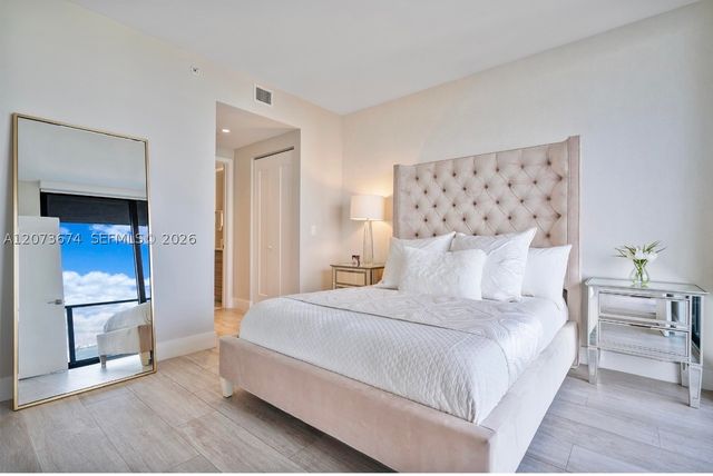 121 NE 34th St 2506A, Miami, FL 33137