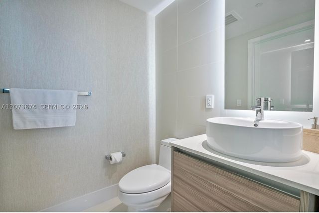 121 NE 34th St 2506A, Miami, FL 33137