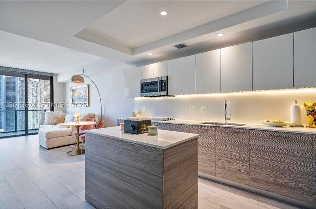 121 NE 34th St 2506A, Miami, FL 33137