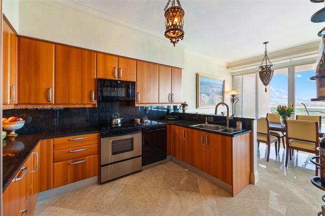 16500 Collins Avenue PHE, Sunny Isles Beach, FL 33160