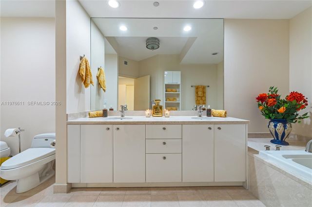 16500 Collins Avenue PHE, Sunny Isles Beach, FL 33160