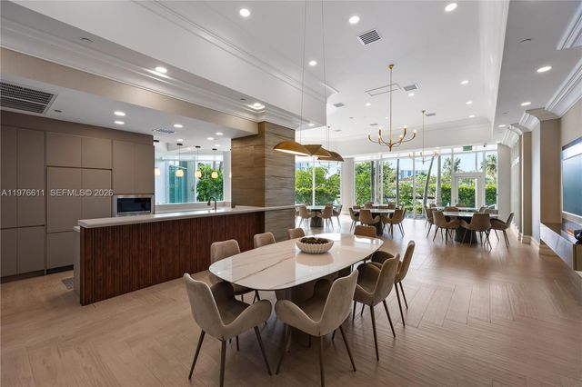 16500 Collins Avenue PHE, Sunny Isles Beach, FL 33160