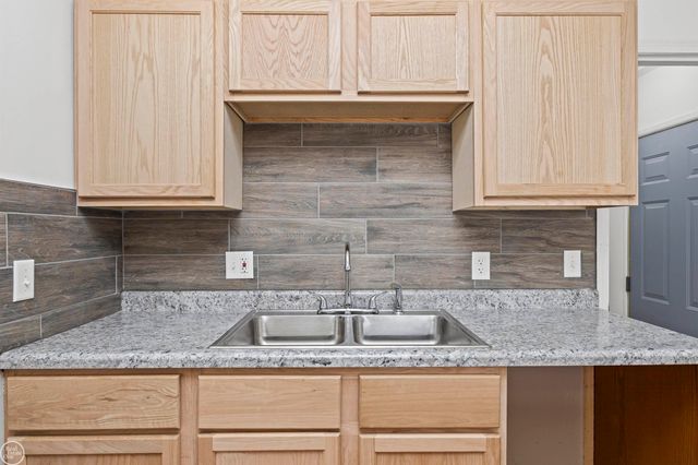 15218 Canberra Street, Roseville, MI 48066