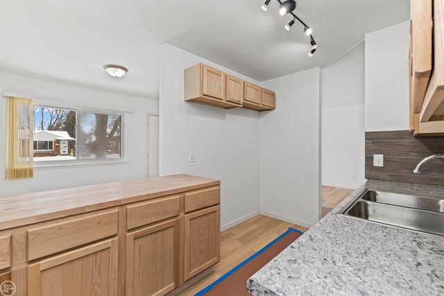 15218 Canberra Street, Roseville, MI 48066