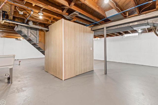 15218 Canberra Street, Roseville, MI 48066