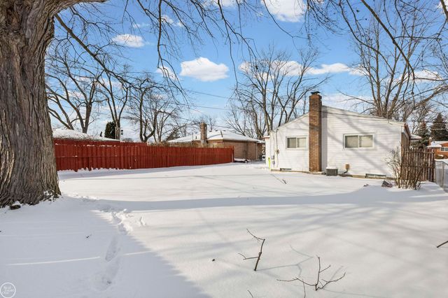 15218 Canberra Street, Roseville, MI 48066