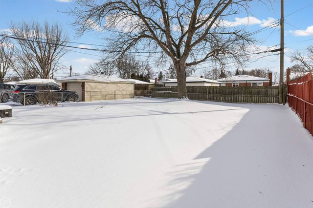 15218 Canberra Street, Roseville, MI 48066