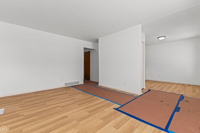 15218 Canberra Street, Roseville, MI 48066