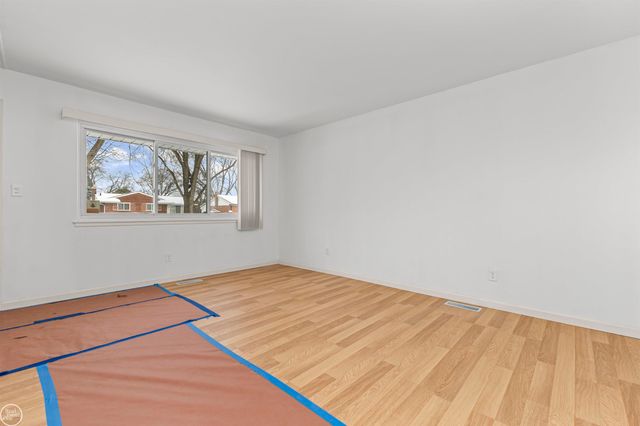 15218 Canberra Street, Roseville, MI 48066