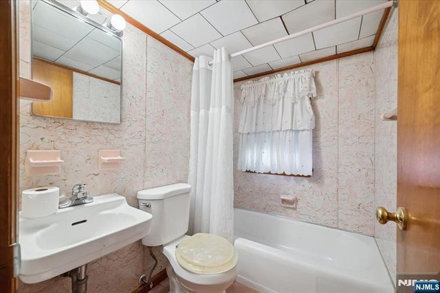 619 Lewandowski Street, Lyndhurst, NJ 07071