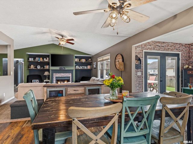 306 Osteen Lane, Chatham, IL 62629