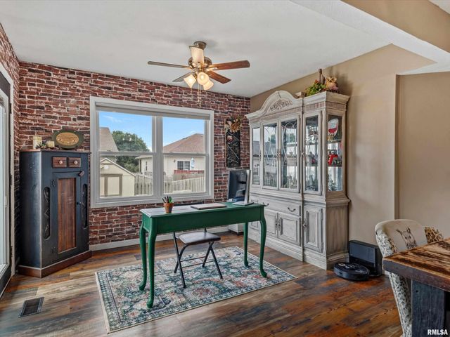 306 Osteen Lane, Chatham, IL 62629