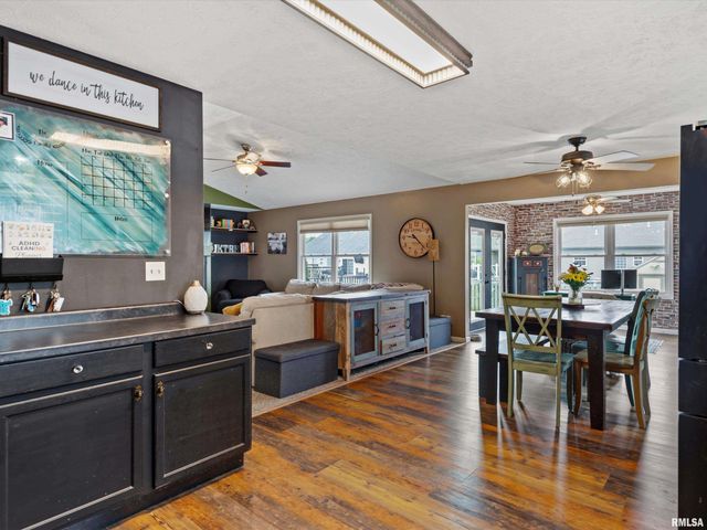 306 Osteen Lane, Chatham, IL 62629