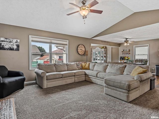 306 Osteen Lane, Chatham, IL 62629