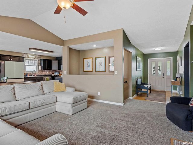 306 Osteen Lane, Chatham, IL 62629