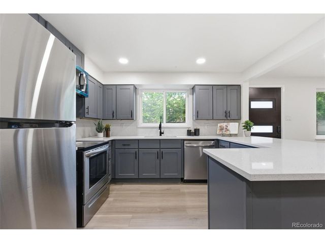 6033 Hoyt Ct, Arvada, CO 80004
