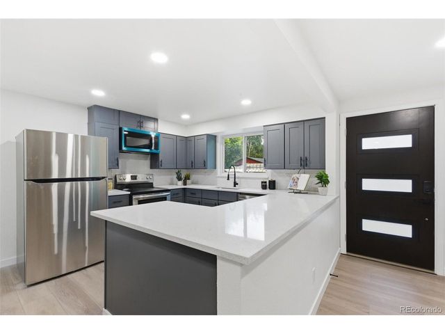 6033 Hoyt Ct, Arvada, CO 80004