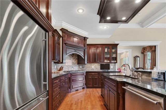 14140 S Copper Creek Drive, Olathe, KS 66062