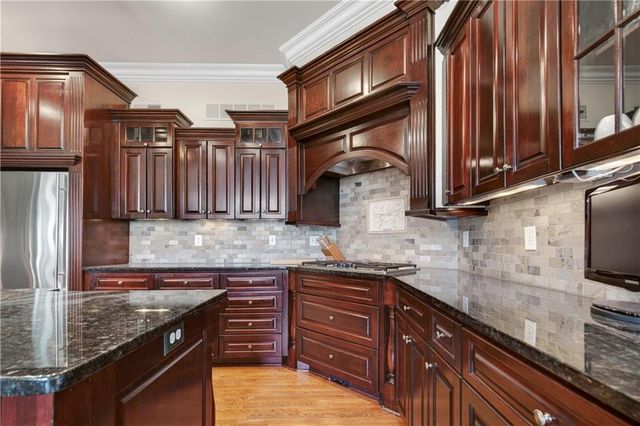 14140 S Copper Creek Drive, Olathe, KS 66062