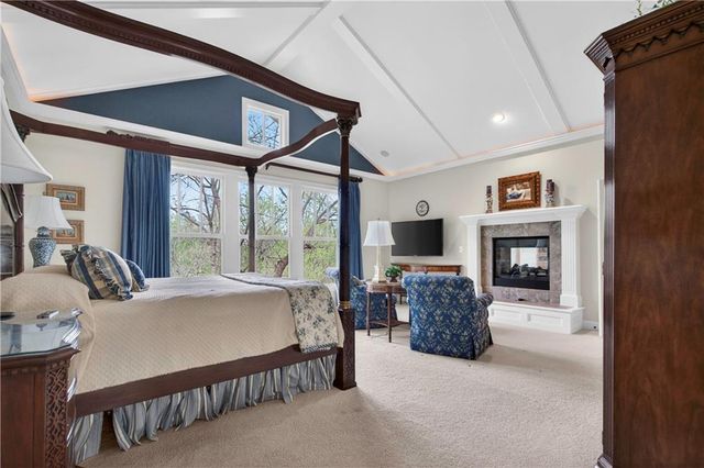 14140 S Copper Creek Drive, Olathe, KS 66062