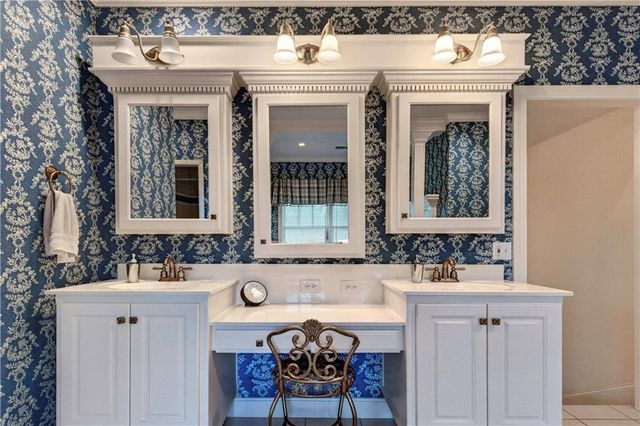 14140 S Copper Creek Drive, Olathe, KS 66062