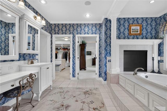 14140 S Copper Creek Drive, Olathe, KS 66062