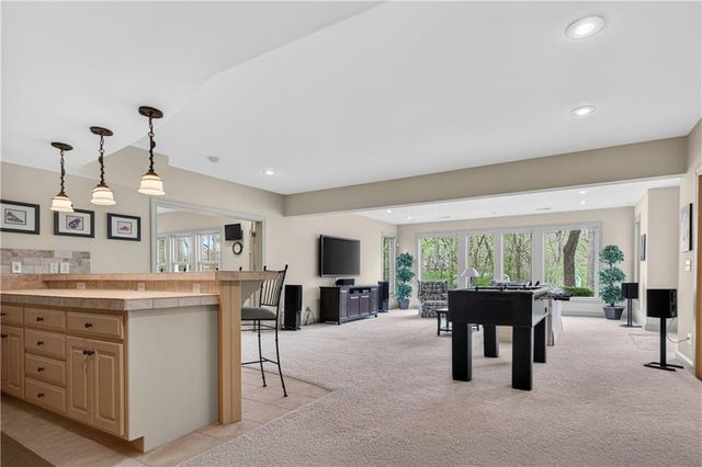 14140 S Copper Creek Drive, Olathe, KS 66062