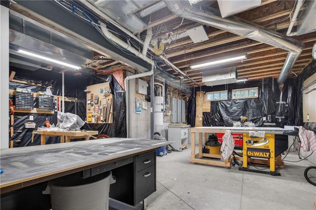 14140 S Copper Creek Drive, Olathe, KS 66062