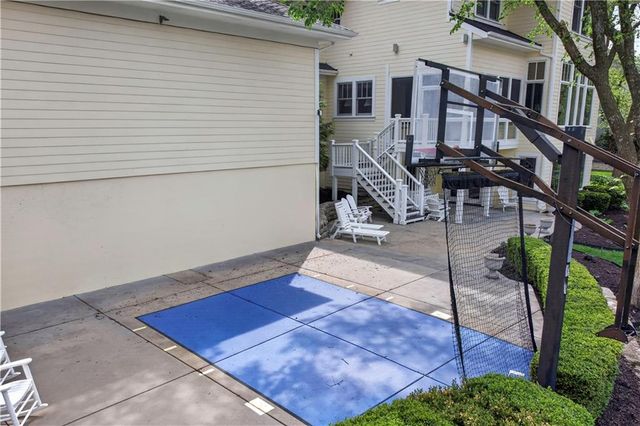 14140 S Copper Creek Drive, Olathe, KS 66062