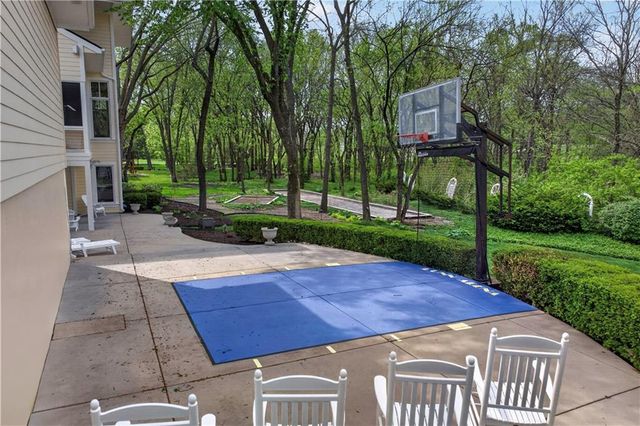 14140 S Copper Creek Drive, Olathe, KS 66062