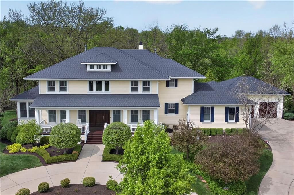 14140 S Copper Creek Drive, Olathe, KS 66062