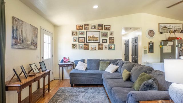 889 County Road 101, Alton, MO 65606