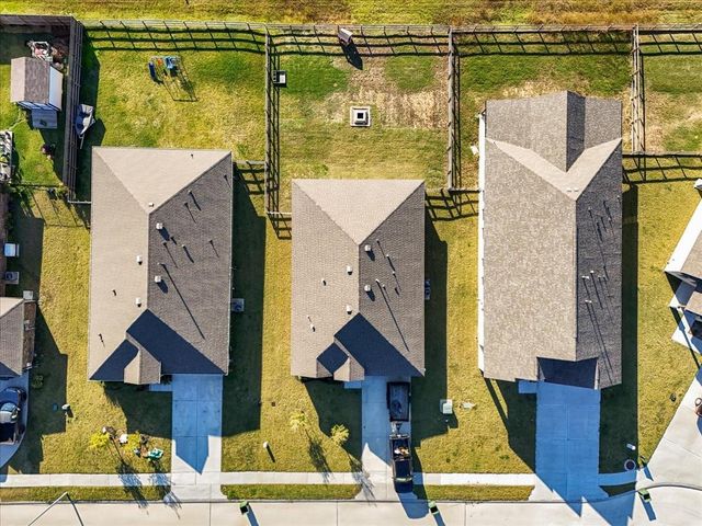 111 Bunker Hill Court, Anahuac, TX 77514