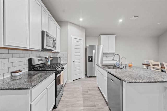 111 Bunker Hill Court, Anahuac, TX 77514