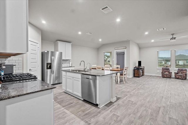 111 Bunker Hill Court, Anahuac, TX 77514