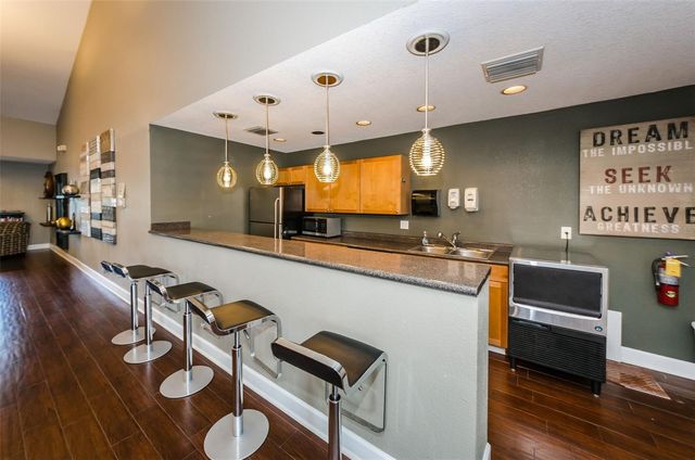 251 POMPANO DRIVE SE D, St Petersburg, FL 33705