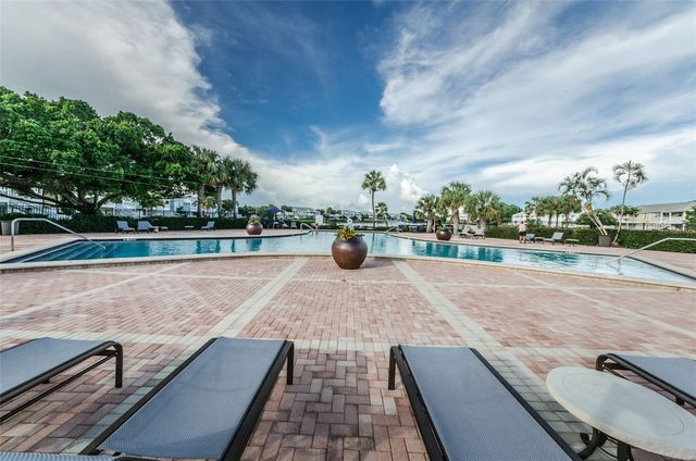 251 POMPANO DRIVE SE D, St Petersburg, FL 33705