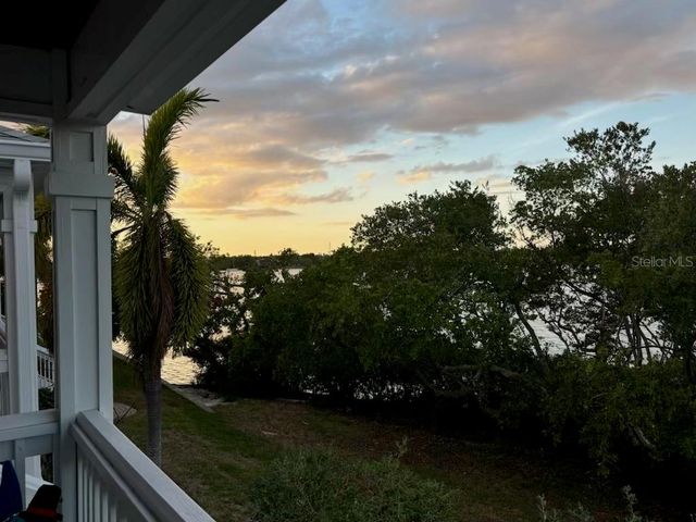 251 POMPANO DRIVE SE D, St Petersburg, FL 33705