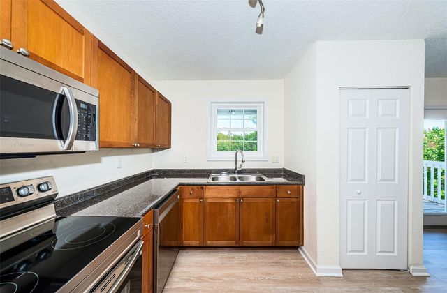 251 POMPANO DRIVE SE D, St Petersburg, FL 33705