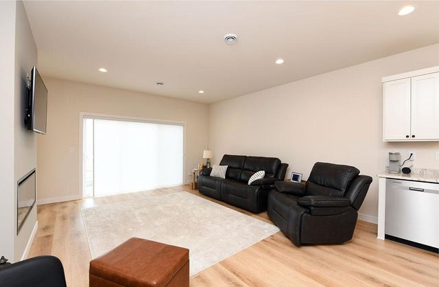 6743 66th Avenue S, Horace, ND 58047