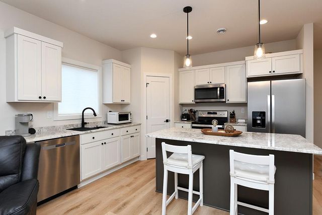 6743 66th Avenue S, Horace, ND 58047