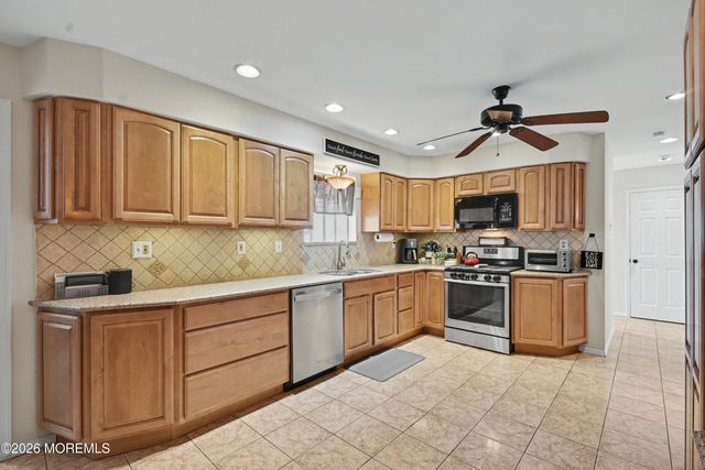 89 Essex Avenue, Hazlet, NJ 07734