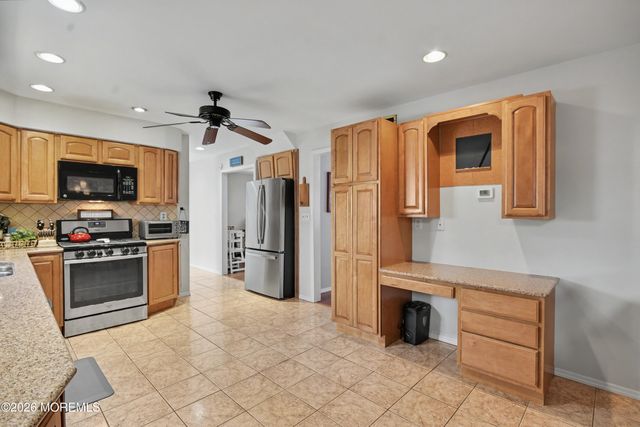 89 Essex Avenue, Hazlet, NJ 07734