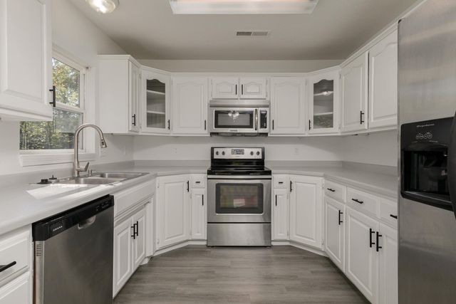 3820 N Royal Mountain Lane, Bolivar, MO 65613