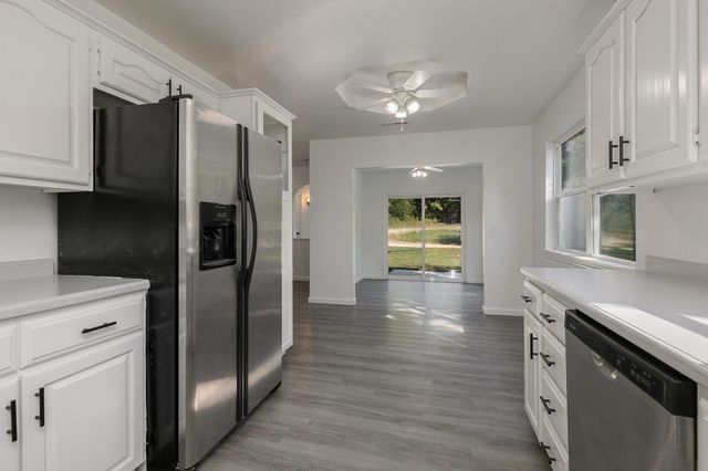 3820 N Royal Mountain Lane, Bolivar, MO 65613