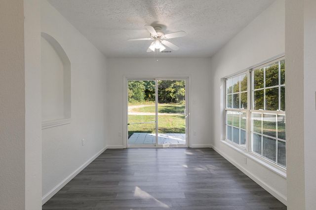 3820 N Royal Mountain Lane, Bolivar, MO 65613